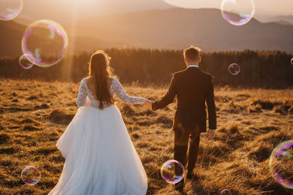 Bolle di Sapone per Matrimonio: Un tocco magico di felicità e romanticismo