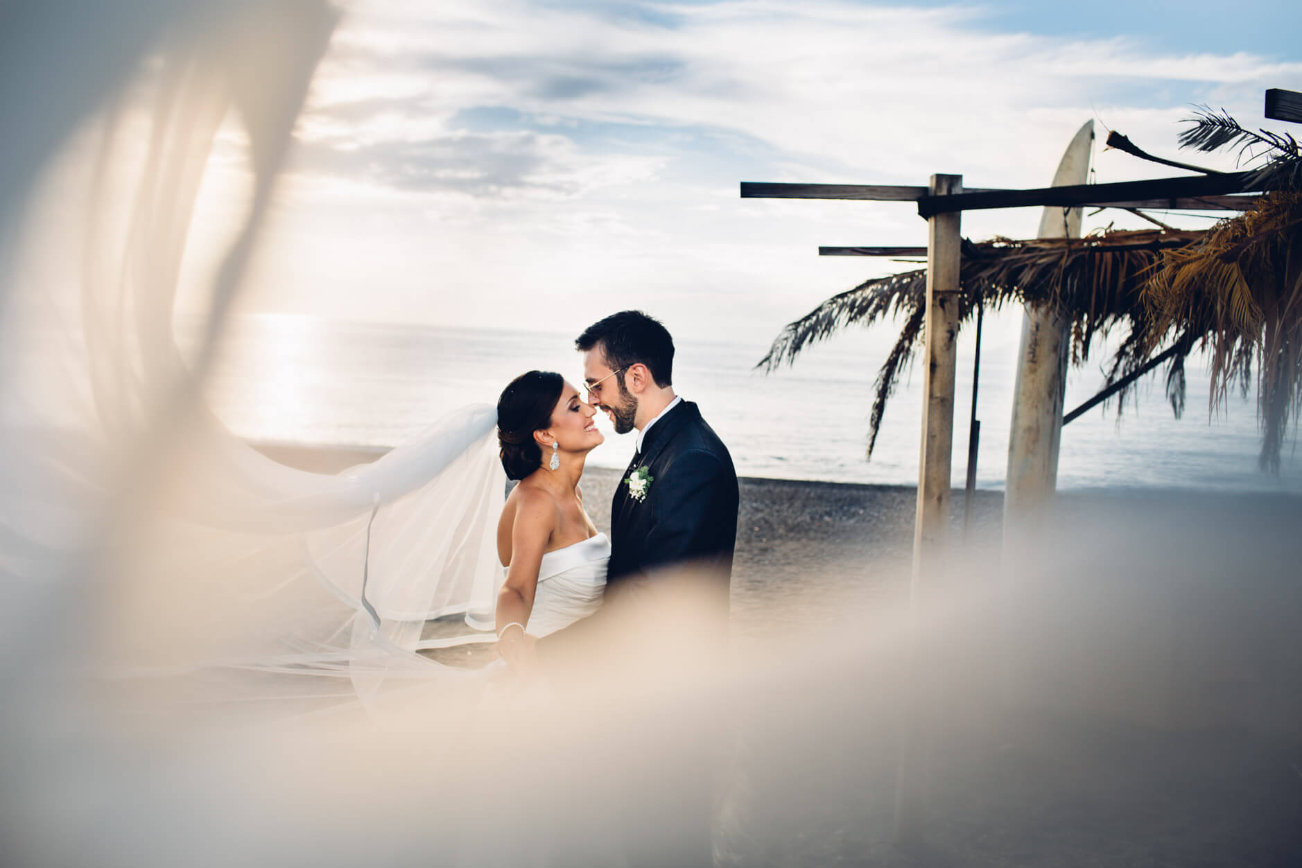 Civile matrimonio in spiaggia: romanticismo e libertà sotto il sole