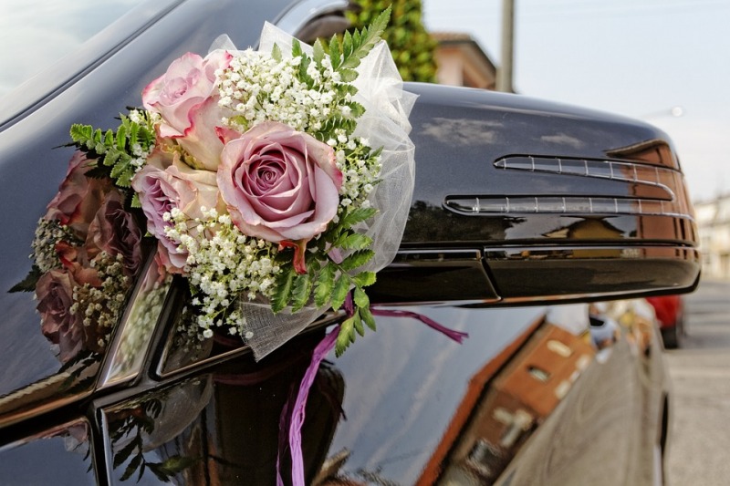 Come fare fiocchi per auto matrimonio: idee creative per decorare il tuo giorno speciale