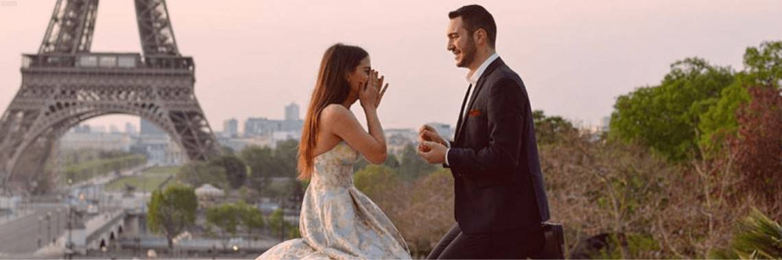 Come inginocchiarsi per la proposta di matrimonio: una guida romantica