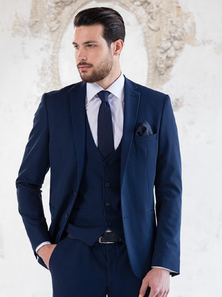 Come scegliere la cravatta perfetta per l’abito blu da matrimonio