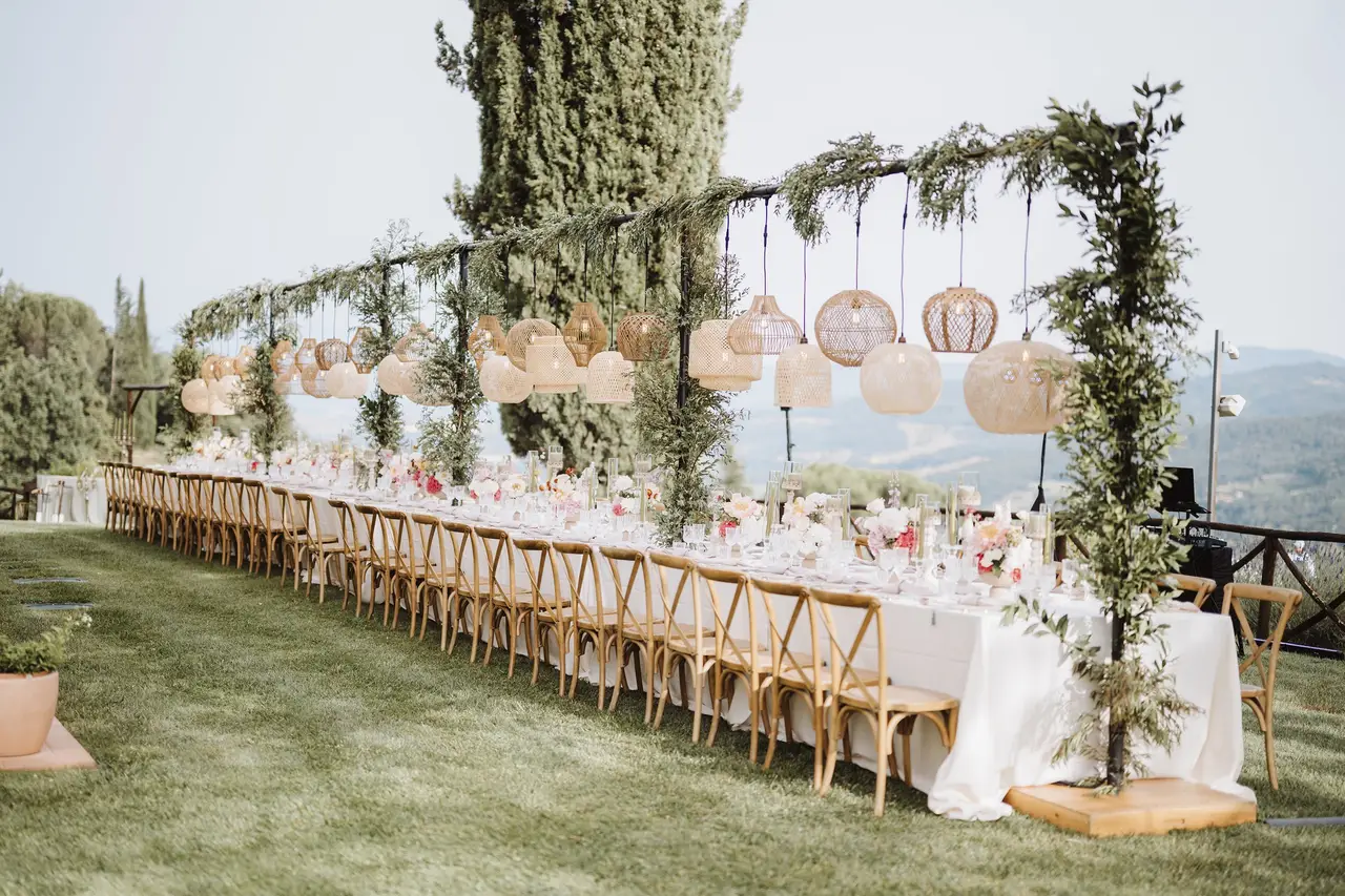 Idee creative per l’allestimento del tavolo imperiale in un matrimonio