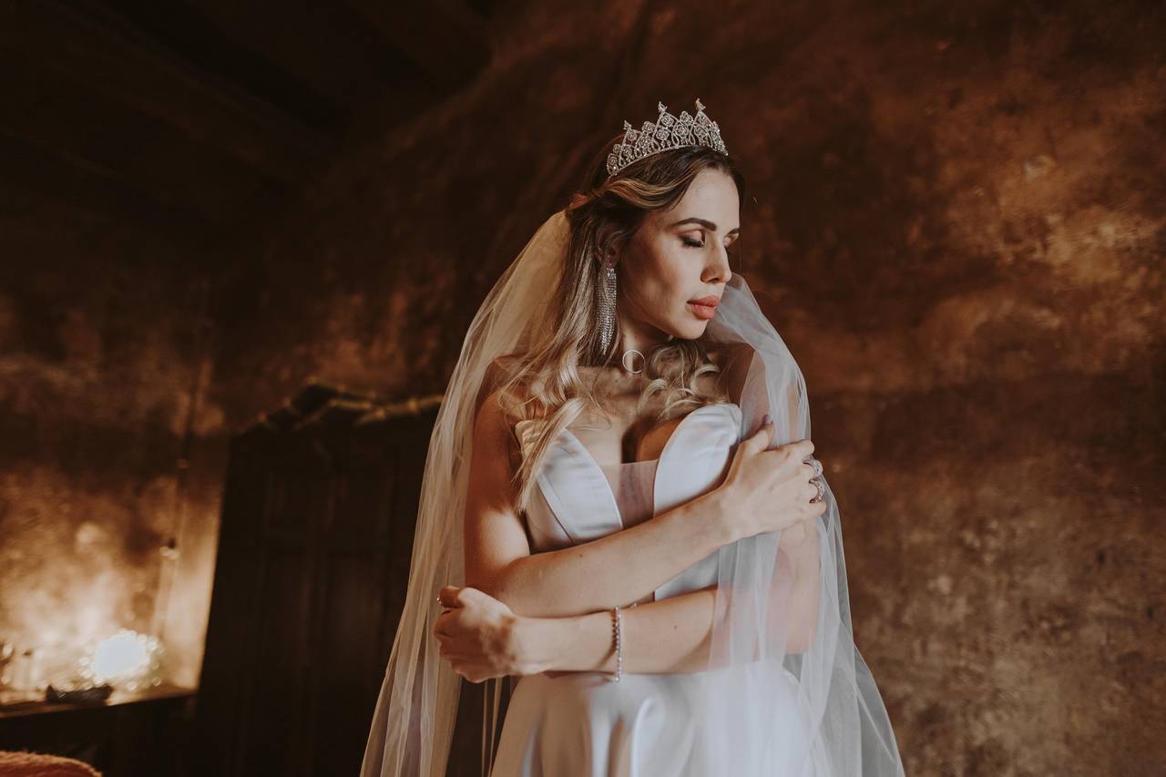 Il tocco finale perfetto per il tuo matrimonio: Cappelli da sposa eleganti e alla moda