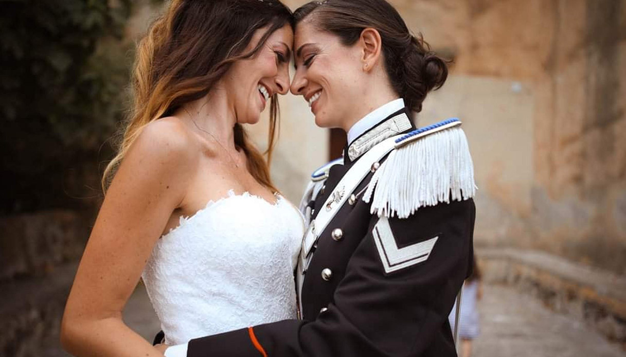 La divisa matrimonio della Polizia di Stato: unione tra amore e servizio