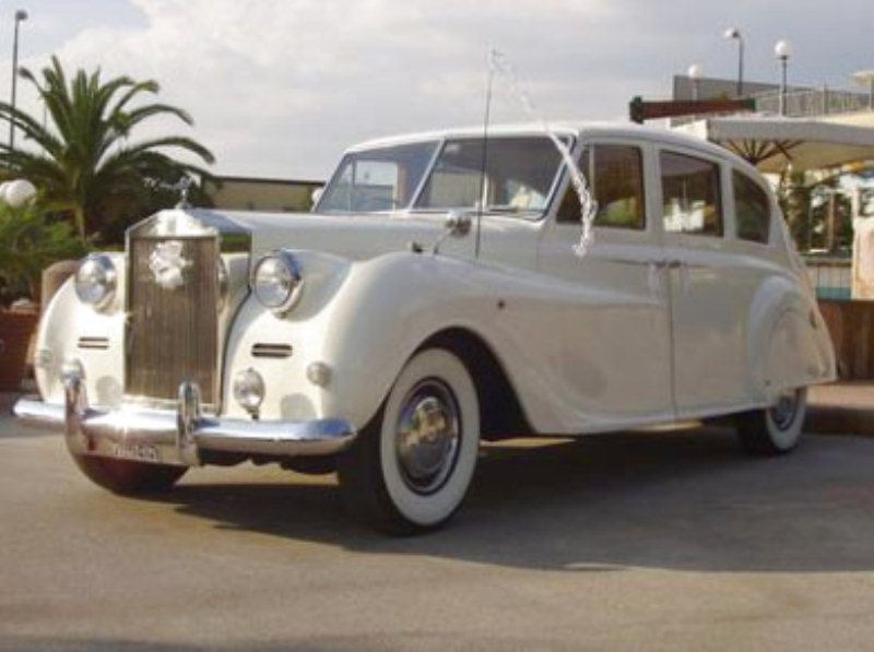 Perfetto Stile: Rolls Royce Matrimonio da Sogno per una Giornata Indimenticabile