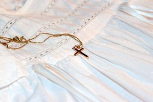 Scintillanti gioielli per il battesimo: Regali preziosi per il tuo bambino