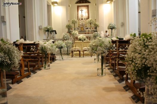 Suggerimenti per gli addobbi nebbiolina in chiesa per un matrimonio da sogno